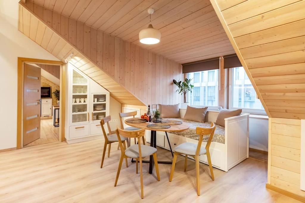 Luxury Apartment In Gedimino Av. Вильнюс Экстерьер фото