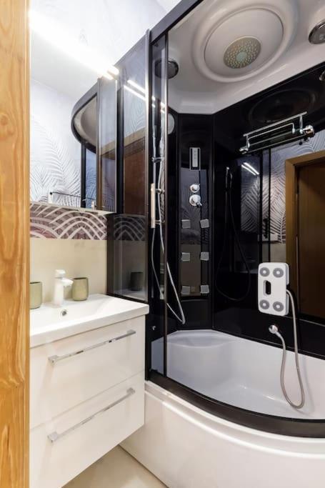 Luxury Apartment In Gedimino Av. Вильнюс Экстерьер фото