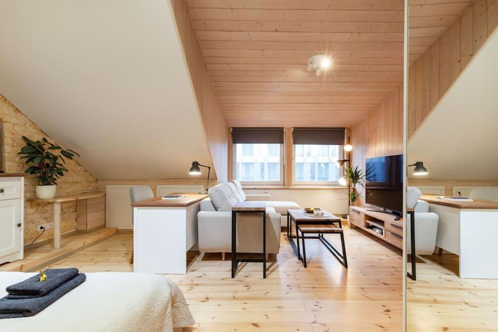 Luxury Apartment In Gedimino Av. Вильнюс Экстерьер фото