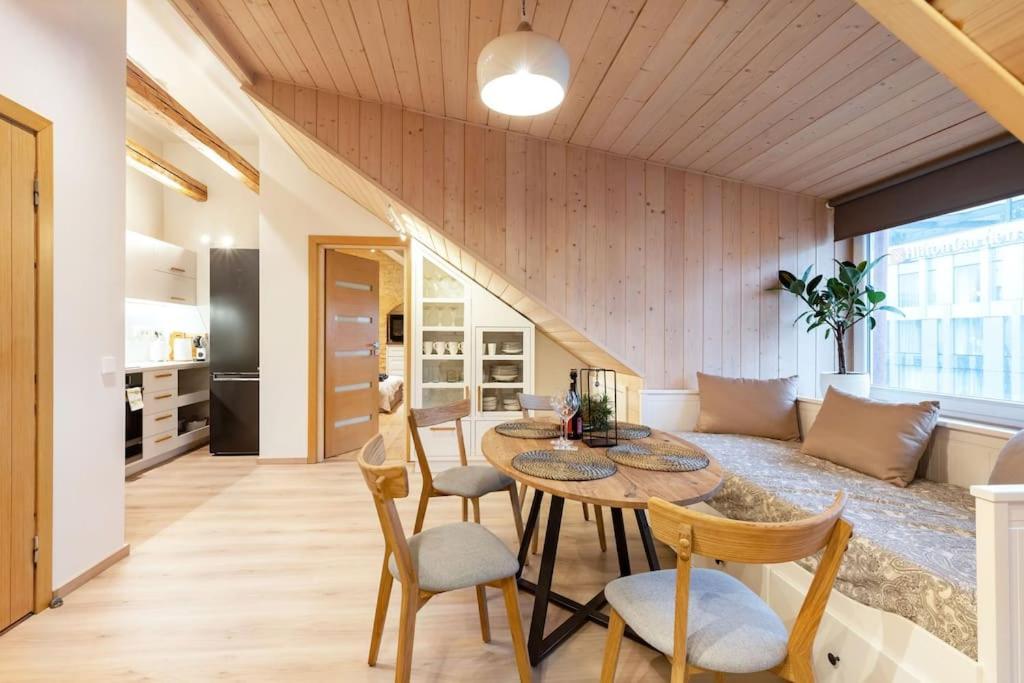 Luxury Apartment In Gedimino Av. Вильнюс Экстерьер фото